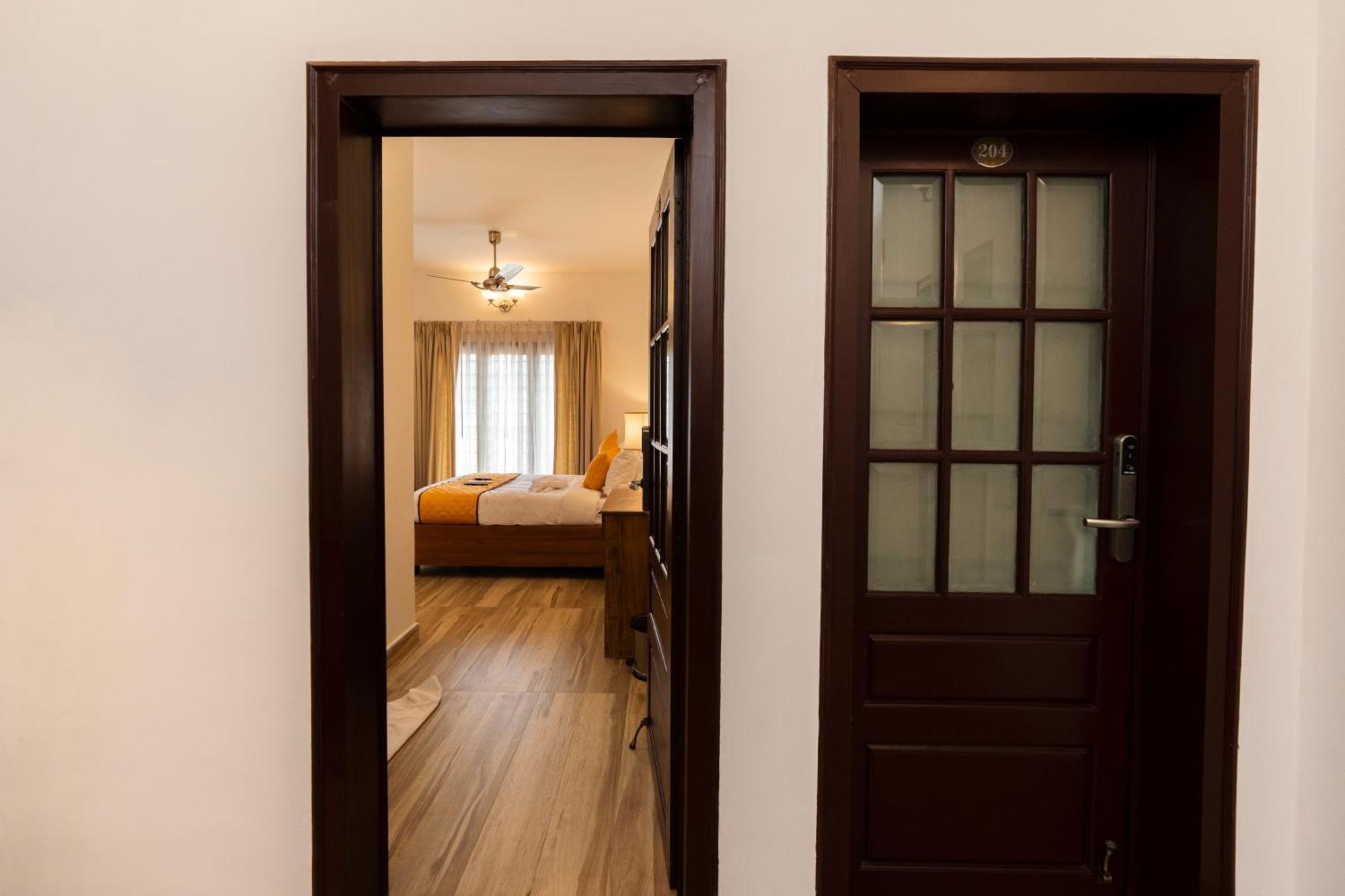 Solo Inn By Hawk Hospitality Kochi Exterior photo