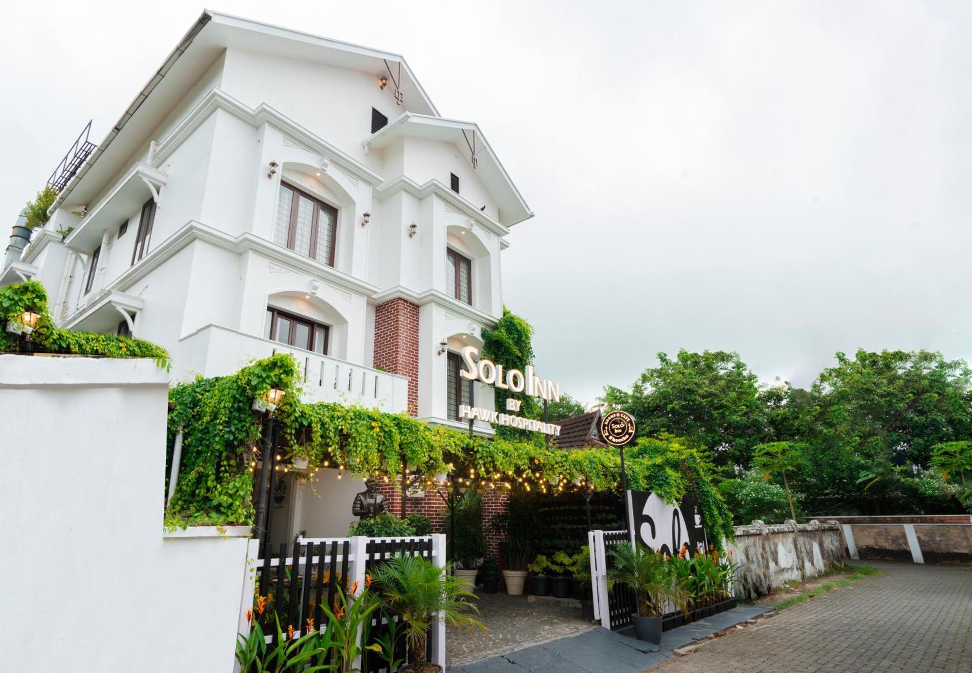 Solo Inn By Hawk Hospitality Kochi Exterior photo