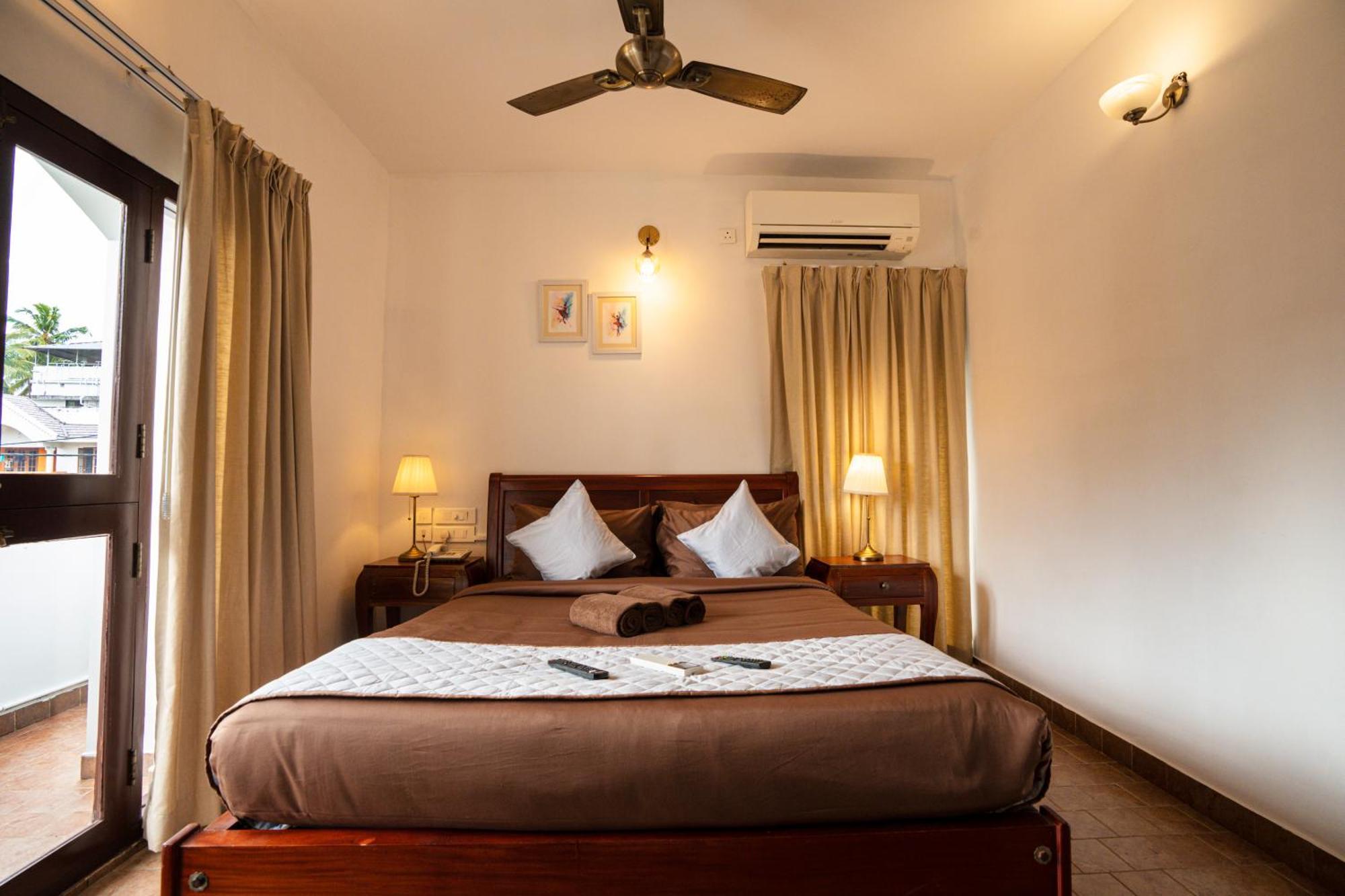 Solo Inn By Hawk Hospitality Kochi Exterior photo